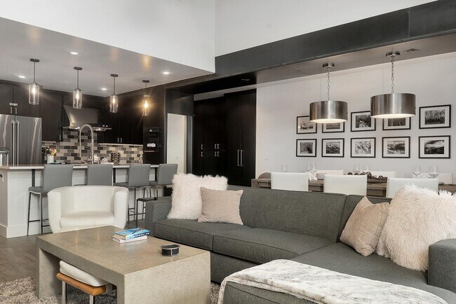 Building Photo - 113 Lost Creek Ln