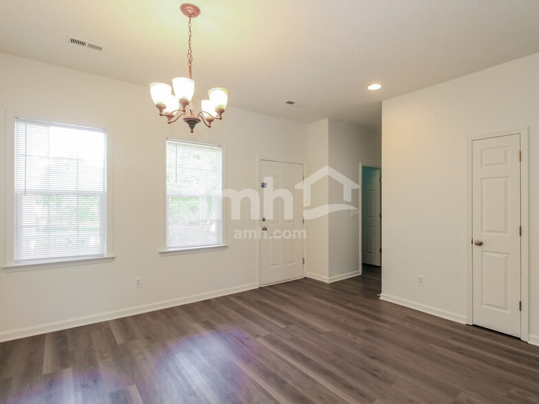 Building Photo - 117 Delham Ct