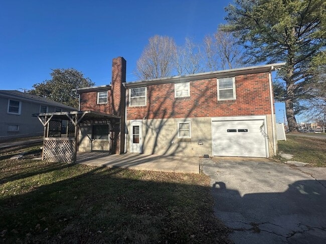 Building Photo - 328 Jacksonian Dr