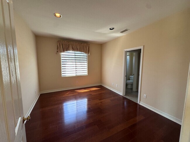 Building Photo - Stunning Home with Panoramic Views in Port...