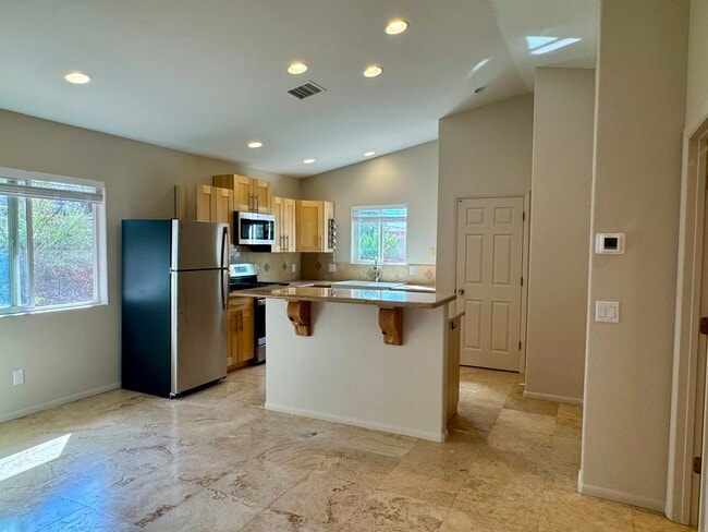 Building Photo - 120 Carol Canyon Dr
