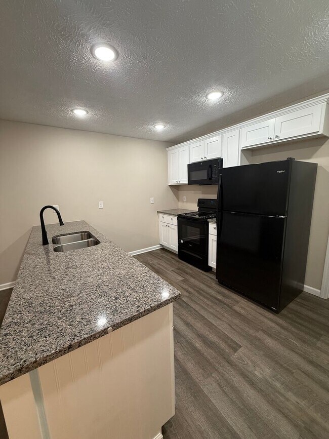 Building Photo - Nestled Tri-Plex in the Heart of Greenfield, TN