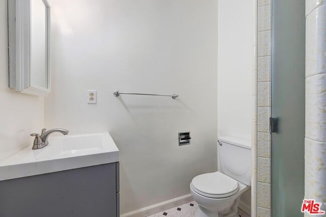 Building Photo - 7719 Hosford Ave