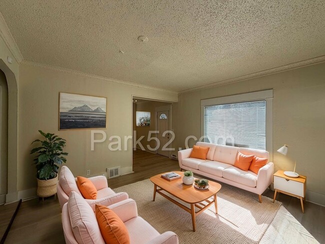 Building Photo - $500 Off 1st Full Month! Tacoma Area 3 Bedroom 1 Bathroom Duplex