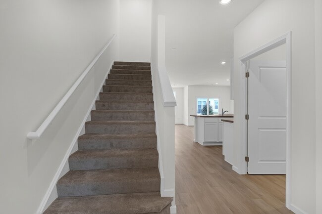 Building Photo - 5918 Hawkweed Dr