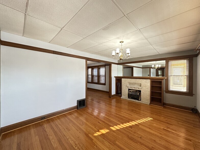 Building Photo - 3117 N Mango Ave