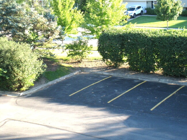 Building Photo - 187 Pickwick Dr