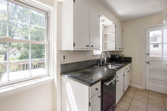 Building Photo - 2509 Crest Ave