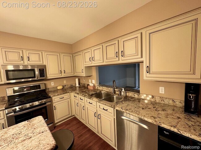 Building Photo - 39494 Village Run Dr