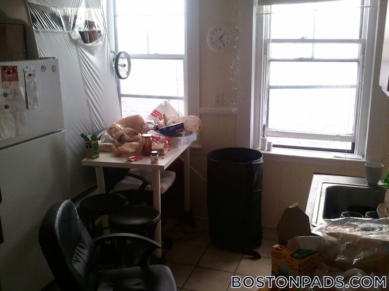 Building Photo - 447 Park Dr