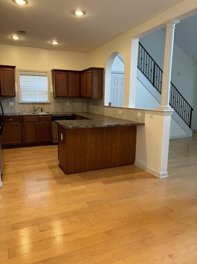 Building Photo - 1371 Island Town Dr