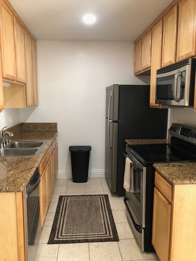 Building Photo - Spacious 1 bedroom at the beach