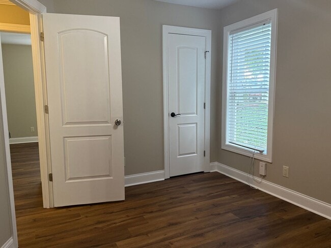 Building Photo - Amazingly Spacious Residence, Available Now!
