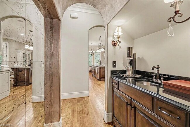 Building Photo - Lease OR Lease to Own