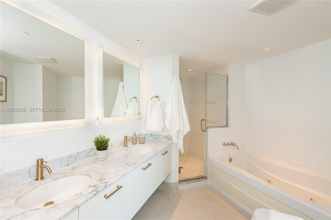 Building Photo - 500 Brickell Ave