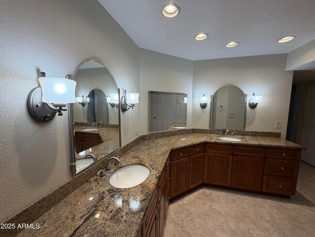 Building Photo - 10402 E Regal Dr