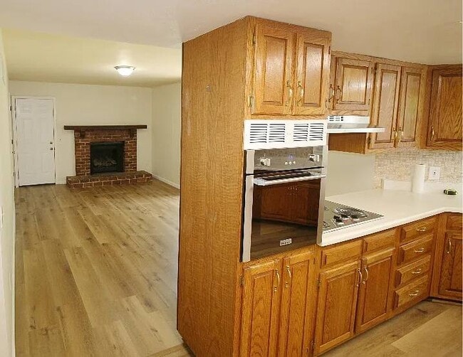Building Photo - 904 N Duchesne Dr