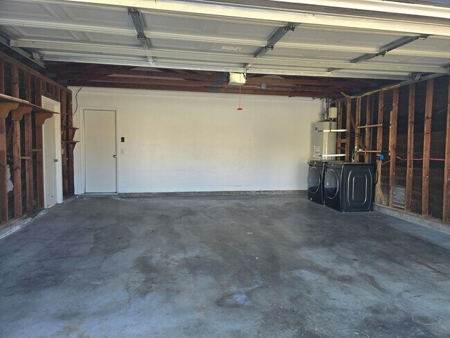 Building Photo - 6046 Reo Pl