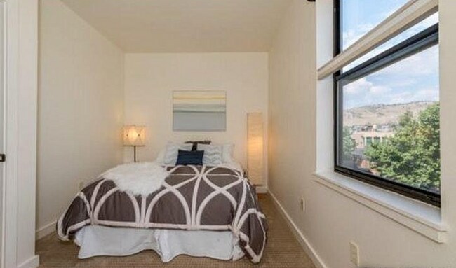 Building Photo - 2 Bed, 2.5 Bath Townhouse with 330+ Sq Ft of Commercial/Studio Space