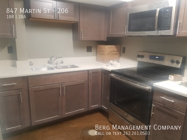 Building Photo - 847 Martin St