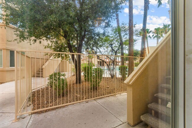Building Photo - Spacious Ground-Level 2-Bedroom Condo Near...