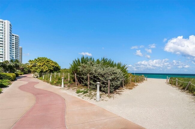 Building Photo - 6917 Collins Ave