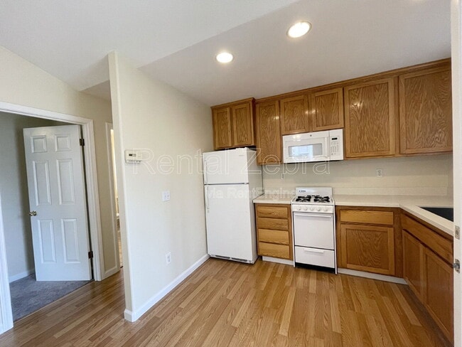 Building Photo - 2062 Red Oak Cir