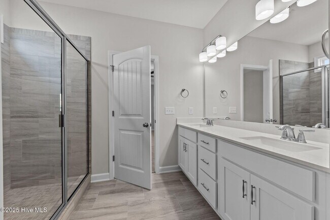 Building Photo - 700 Chestoa Trl
