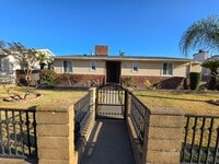 Building Photo - 706 W Orangethorpe Ave