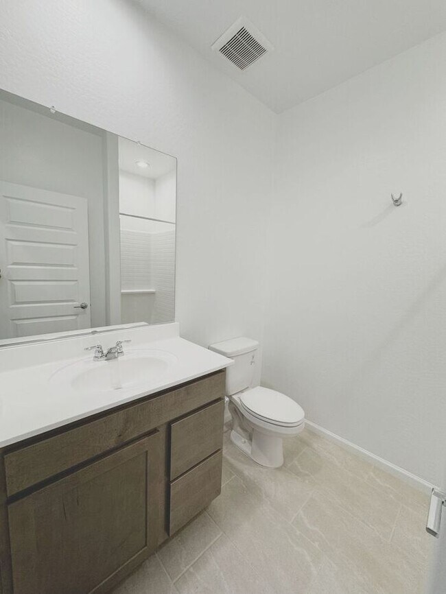 Building Photo - NEW 5 BEDROOM 3 BATHROOM HOME AVILABLE FOR RENT!