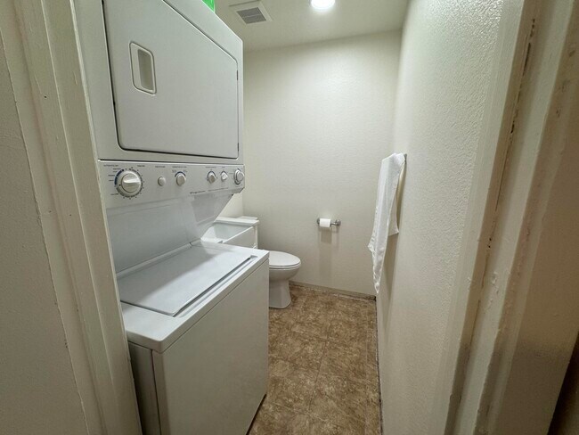 Building Photo - 48728 Desert Flower Dr