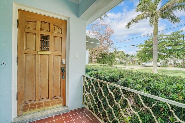Building Photo - 3410 Poinsettia Ave