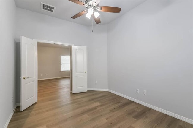 Building Photo - 2212 Highland Crossing Dr