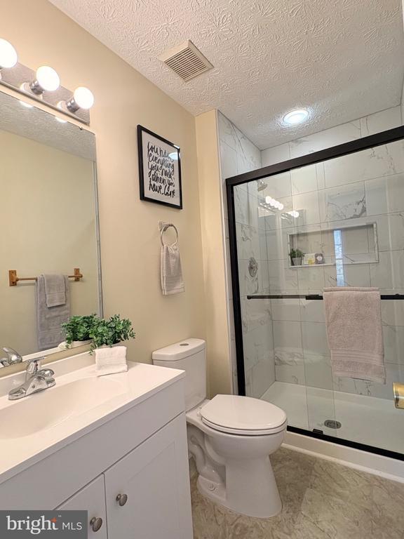 Building Photo - 2120 Commissary Cir