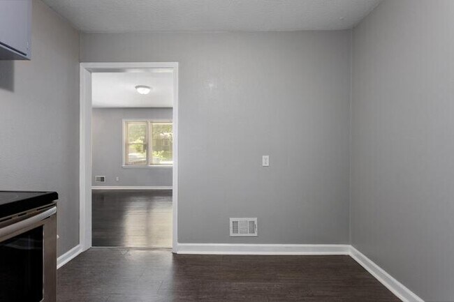 Building Photo - Ready for Move-in Home at Raytown! Nestled on dead end street off Raytown Road for rent 3 bedroom...