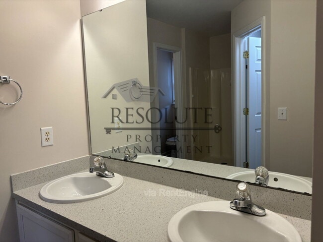 Building Photo - 928 Amersham Ln