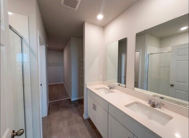 Building Photo - 144 Bellmont Ln