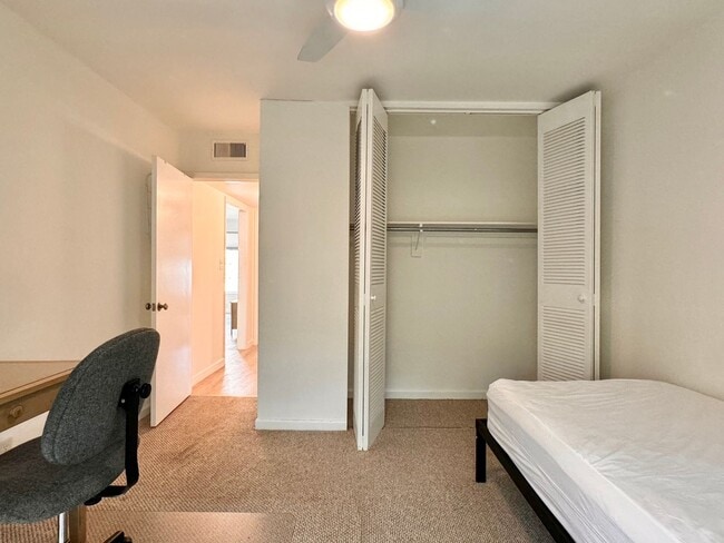 Building Photo - Renovated Condo near Stonefield Shopping! ...
