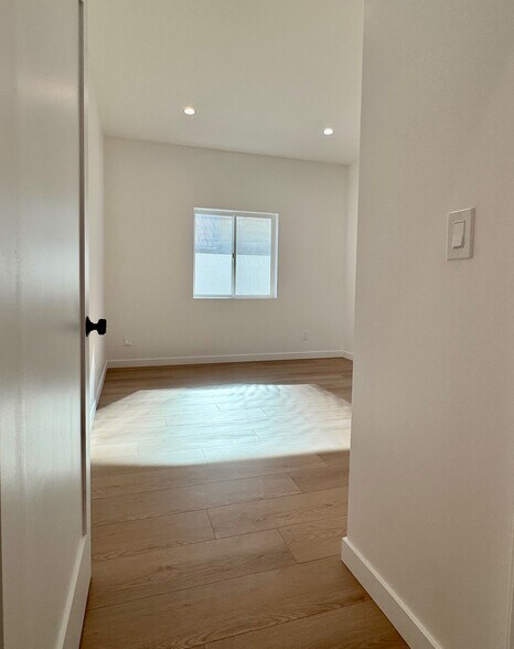 Primary Bedroom - 7532 Beck Ave