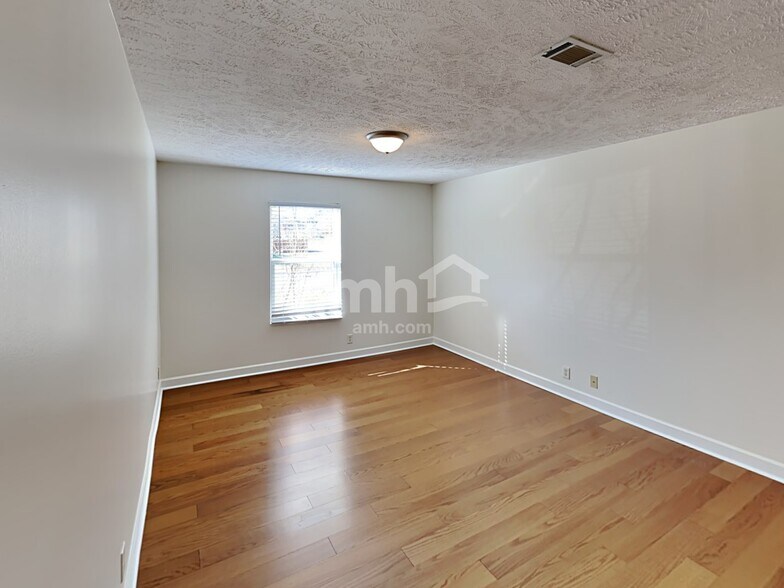 Building Photo - 1008 Montrose Dr