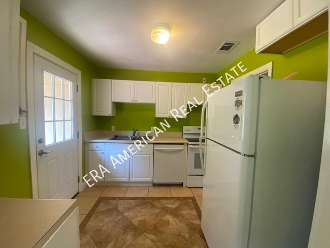 Building Photo - 9 Okahatchee Cir SE