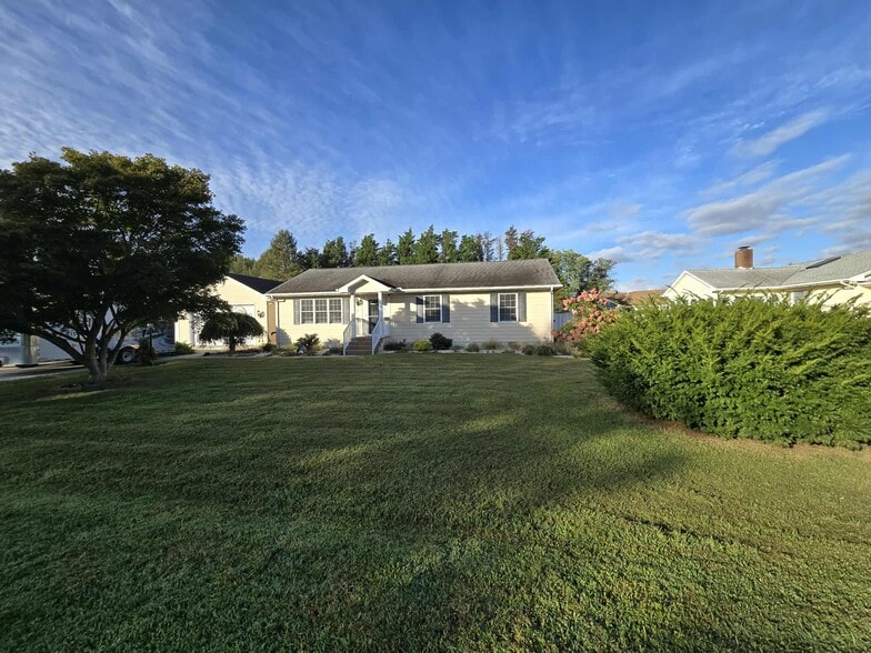 Primary Photo - 18344 Locust Ln