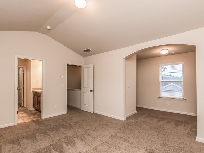 Building Photo - 98 High Point Way