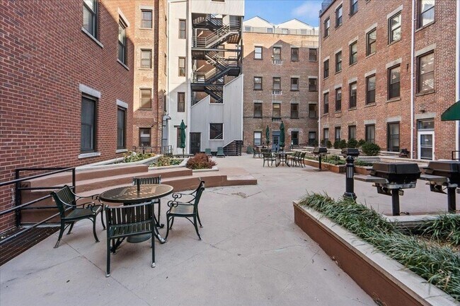 Building Photo - 187 Wayne St