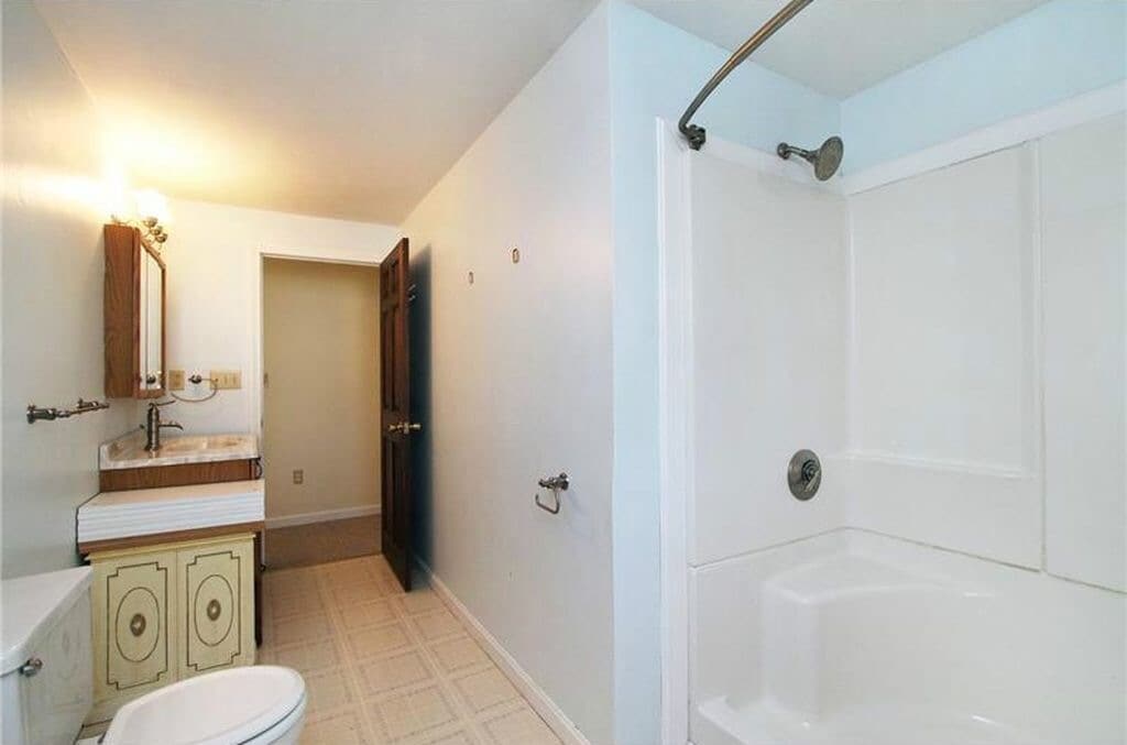 Building Photo - 18 Homer St