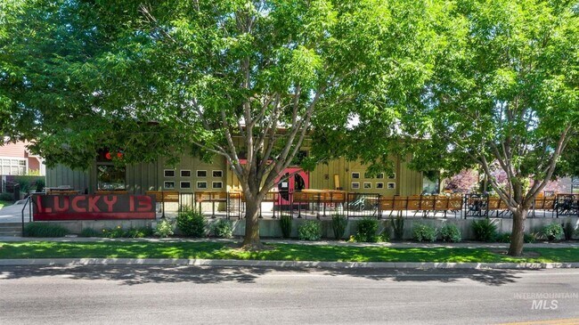Building Photo - Stunning Modern Home Near NE Foothills | Mountain Views | Designer Finishes
