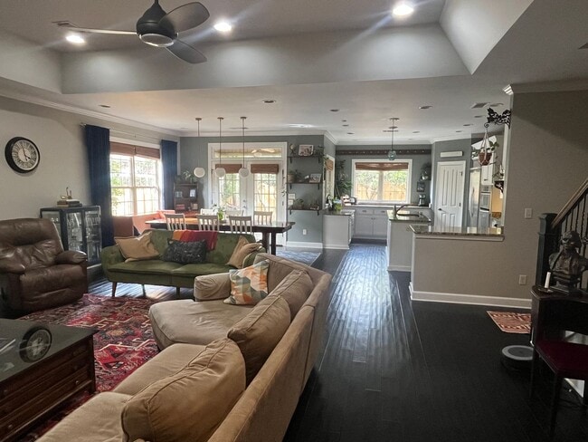 Building Photo - Beautiful 5 Bed 3 Bath Home! Fall 2026!