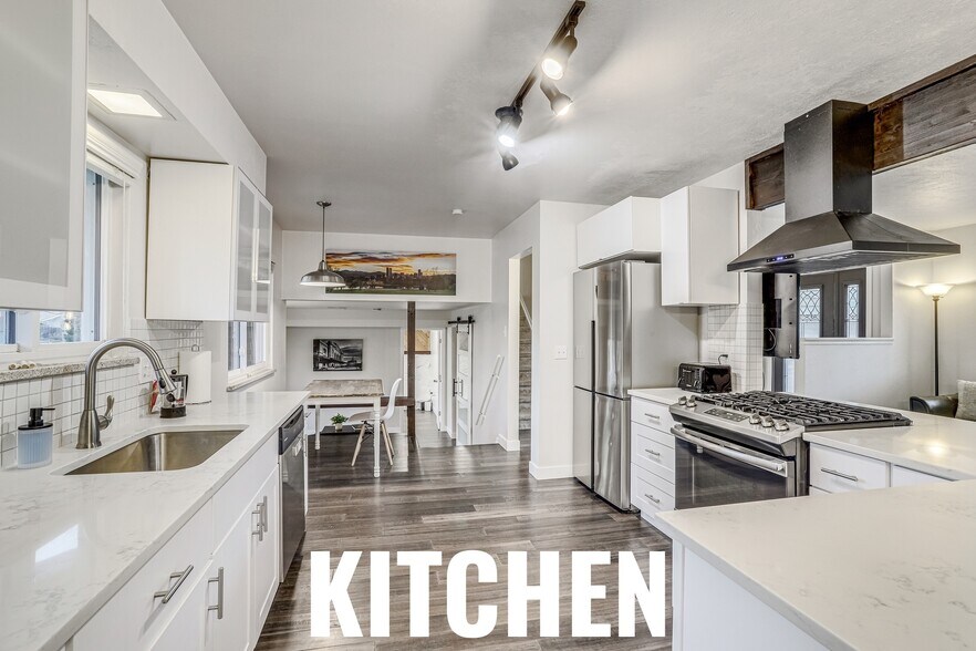 Building Photo - 2860 S Golden Way