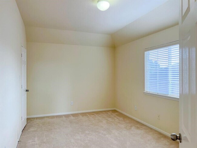 Building Photo - 18018 Timber Crossing Ln