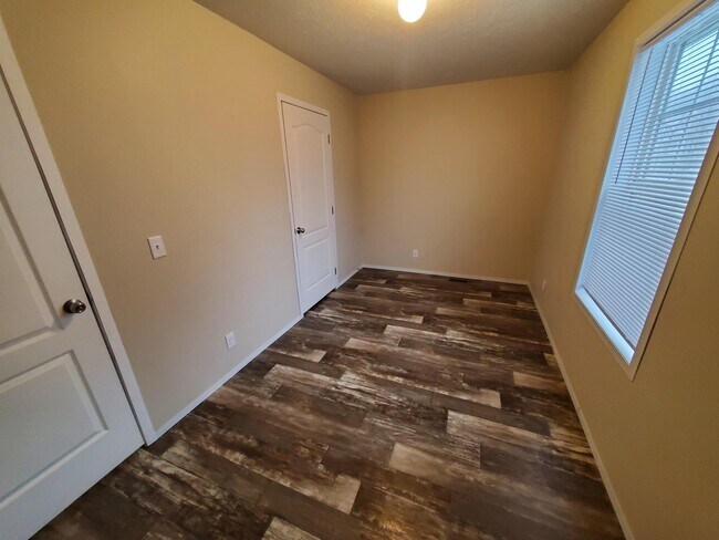 Building Photo - 8 Parakeet Hill Dr